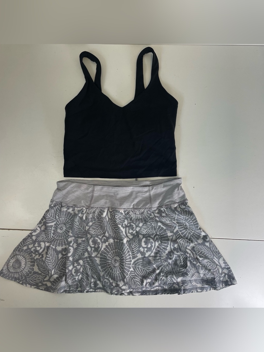 Bundle 2 Lululemon Women’s size 6 Skirt and Align Cropped Tank built in Bra